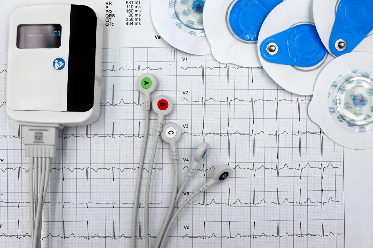 ECG equipment and heart-rate readings